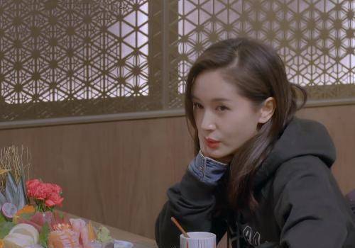 王子文谈初恋并坦言有个孩子,看到新男友反应,这时候装什么绅士_永恩