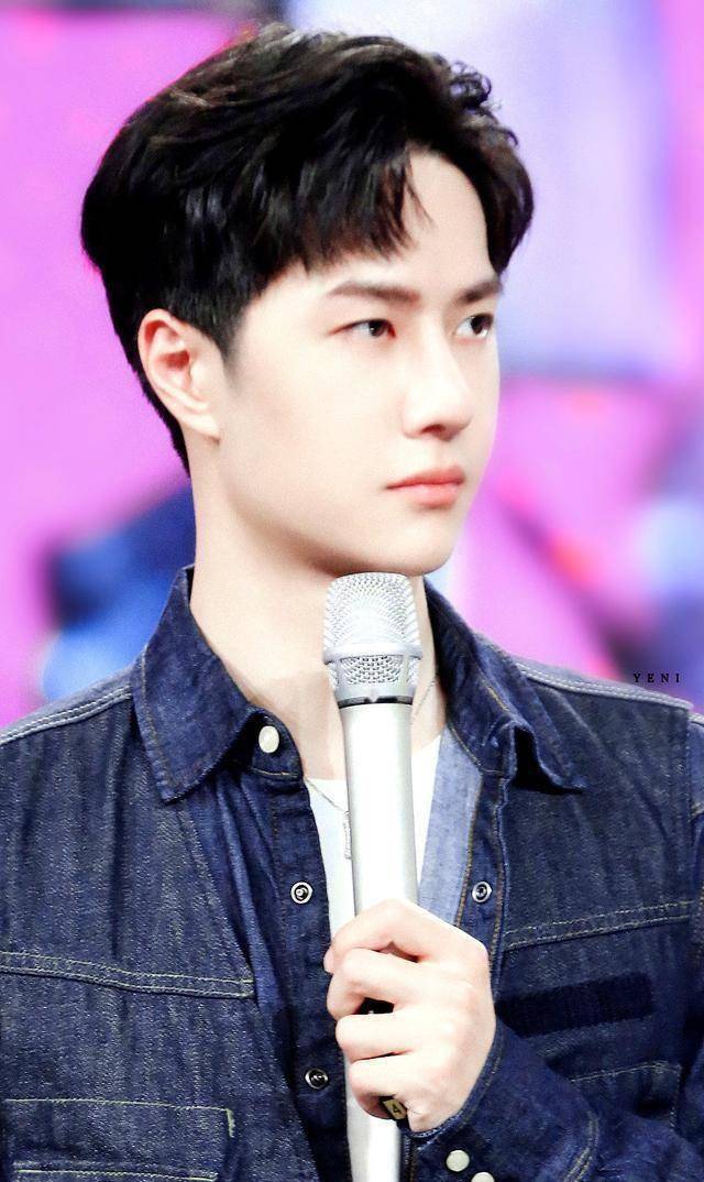 王一博,你这套造型也太哇塞了吧,牛仔还能这么玩_时尚_线条_马甲