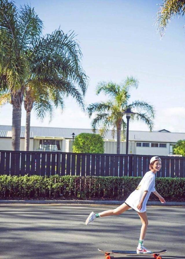 王珞丹开启放飞自我的模式,用滑板记录旅行的意义_白色_青春_实力派