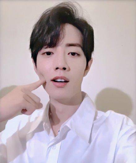 指导肖战戳脸,和王一博撒娇姿势一样的!_队友_经历_成语