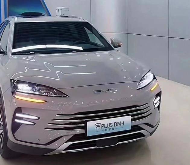 宋plus dm-i冠军版现身,苍烟色很优雅,配拨动式换挡,价格涨了_搜狐