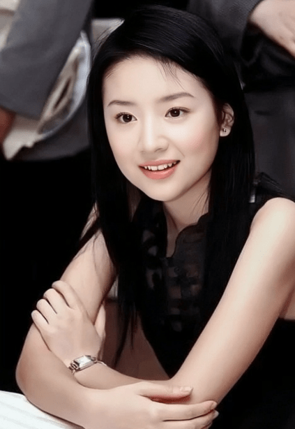 原创
            被洗白的董洁，你知道她背后的“高人”是谁吗？（董洁干了什么大事）