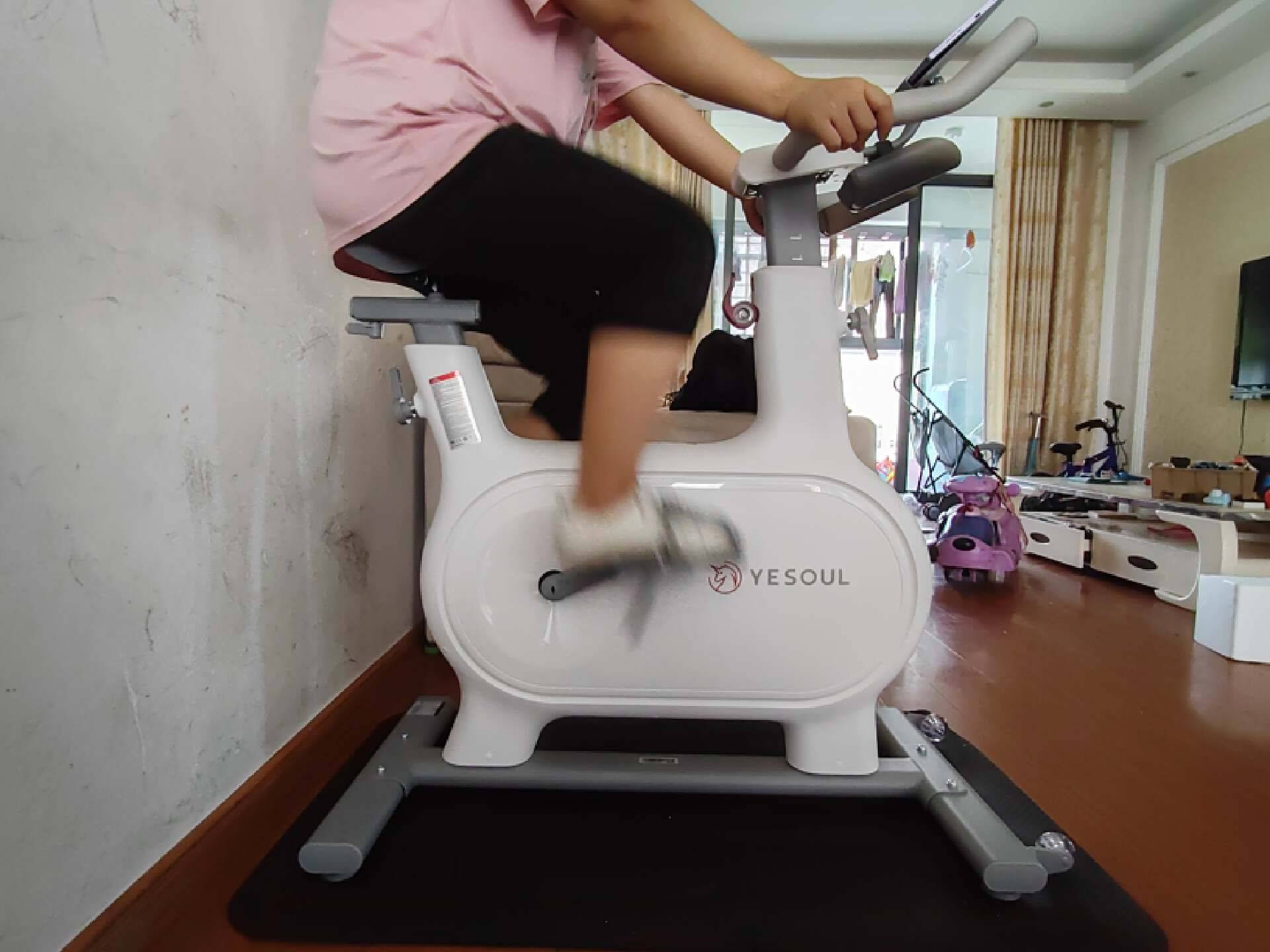 不插电也能使用的动感单车，这个夏天我要瘦成一道闪电