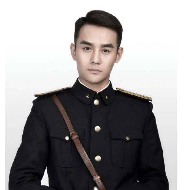 吴京,王凯,胡歌,高名扬,穿得了军装演得了娘娘腔的男人太帅了_陈振仪