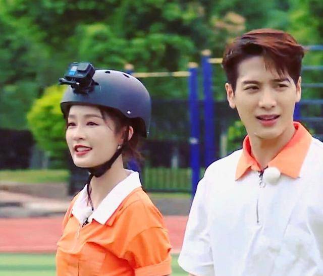 跑男:李沁王嘉尔对阵,怎么感觉甜甜的味道_节目_名牌_cp