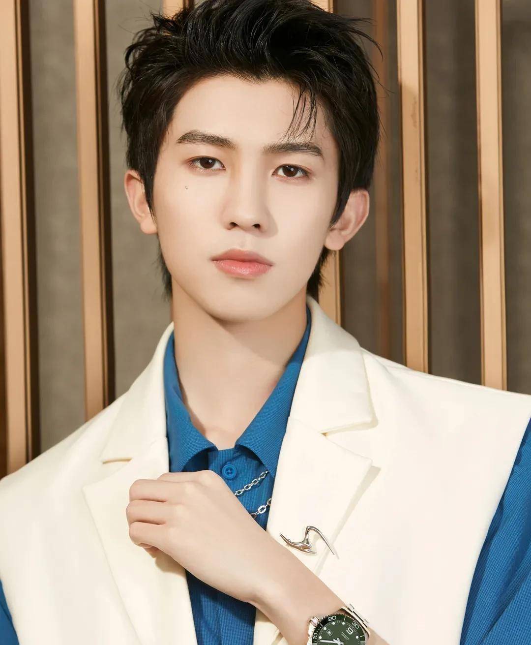 肖战,王一博,朱一龙,杨紫,流量明星代言名表的背后_品牌_集团_平台