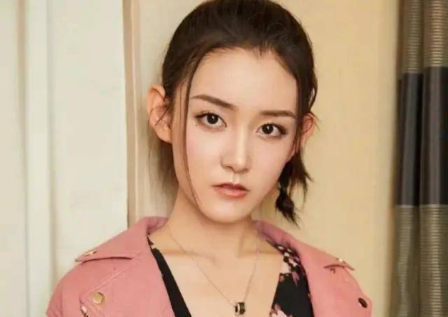 如今18岁美到不敢认_蒋依依_角色_发展