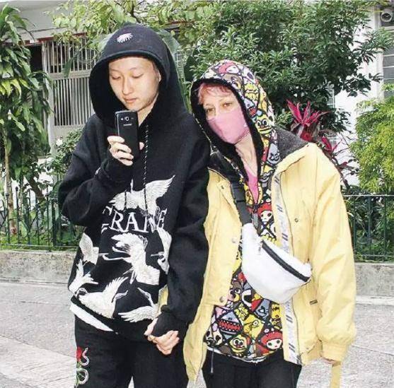 吴卓林,生为小龙女你很可怜作为成年人你太堕落,你为什么不工作_成龙