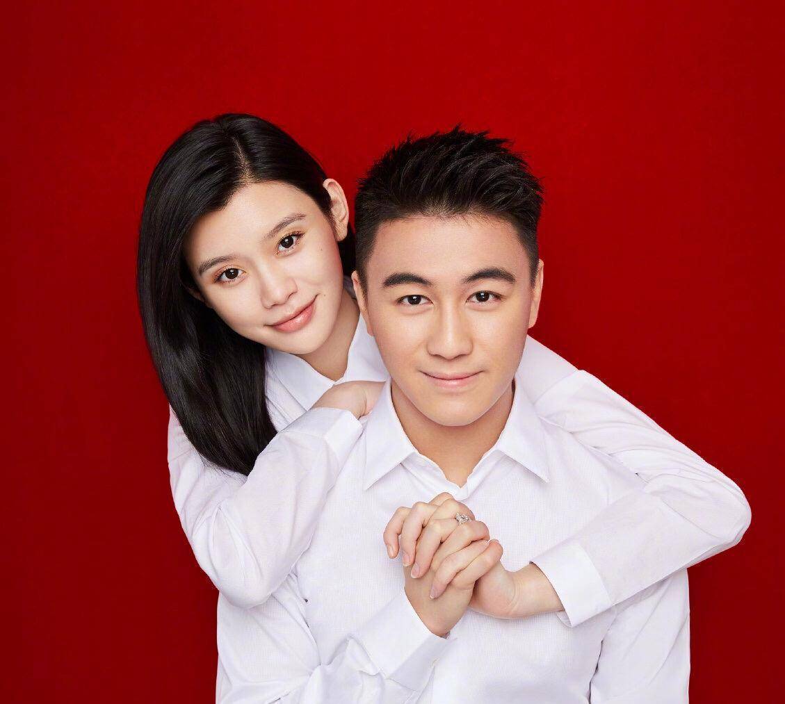 奚梦瑶与何猷君领证结婚,却被网友吐槽,证件照甜不过唐艺昕_成功_豪门