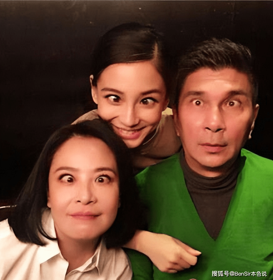 杨颖妈妈董菊英:35年前就嫁混血的女人,为何让女儿辍学当嫩模?