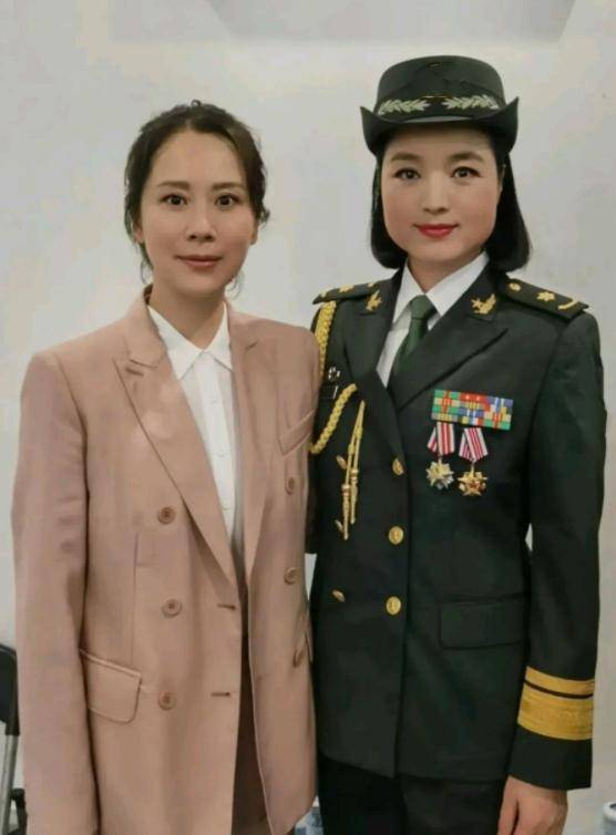 白雪:跟二婚老公吵架相识,45岁带着儿子再嫁,如今被