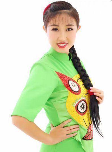 星光大道王春燕在新年第一天为你分享《幸福中国年》_画卷_山川_锦绣