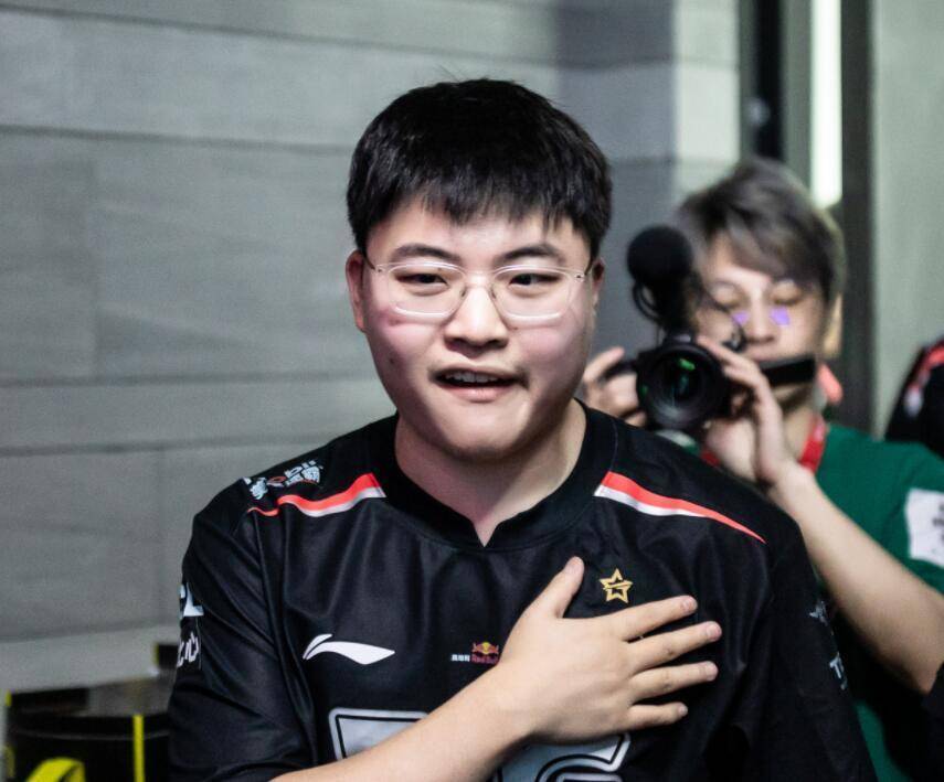 圈内大佬再次爆料,uzi能复出blg是最大功臣,mlxg就是例子_比赛_合同