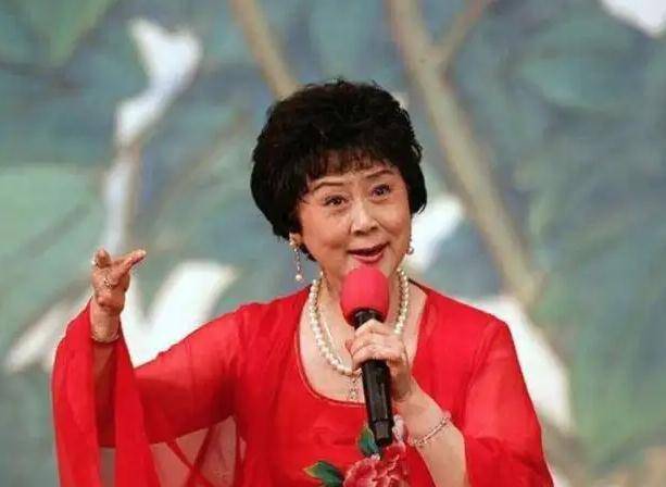 刘长瑜:第一任丈夫早逝,第二任丈夫踏实,儿子平凡却让她骄傲_京剧