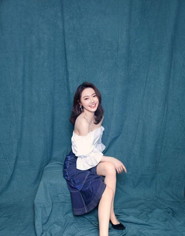 "三生三世十里桃花"中扮演素锦的"黄梦莹"亦是杨幂旗下的重要女艺人.
