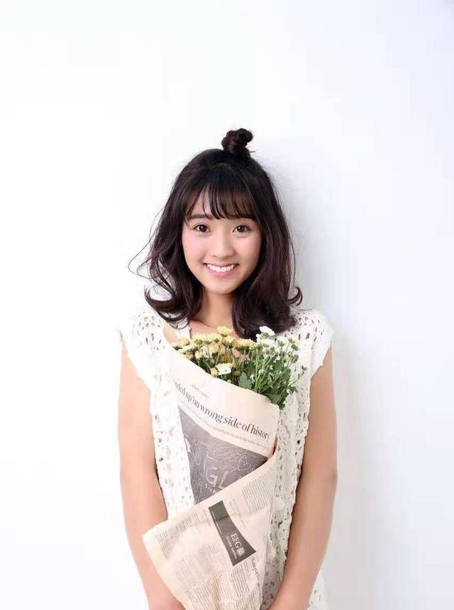 她特别有纪念意义的出生日期,好像就预示着,邢菲必定会开启她不平凡的