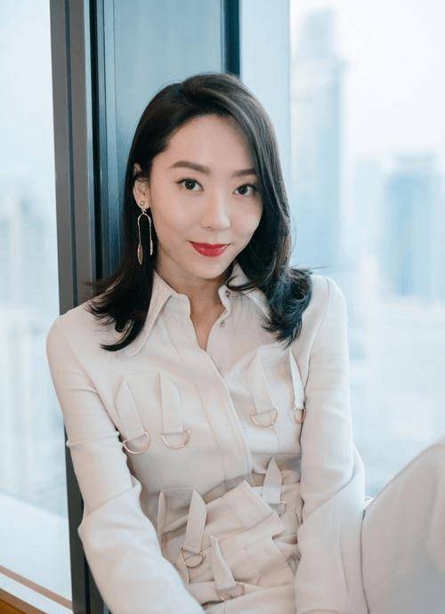 《新喜剧之王》在题材上有点不满意,所以说周星驰非常愧对于鄂博