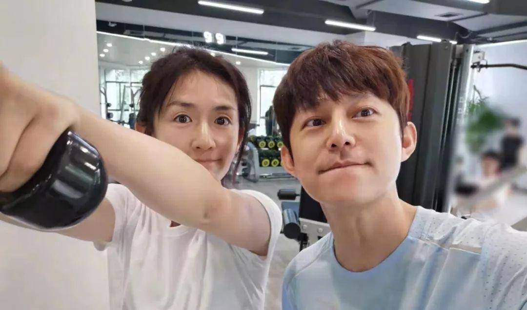 谢娜发亲密合照力破谣言,谢娜为何频频招黑?_节目_张杰_俩人