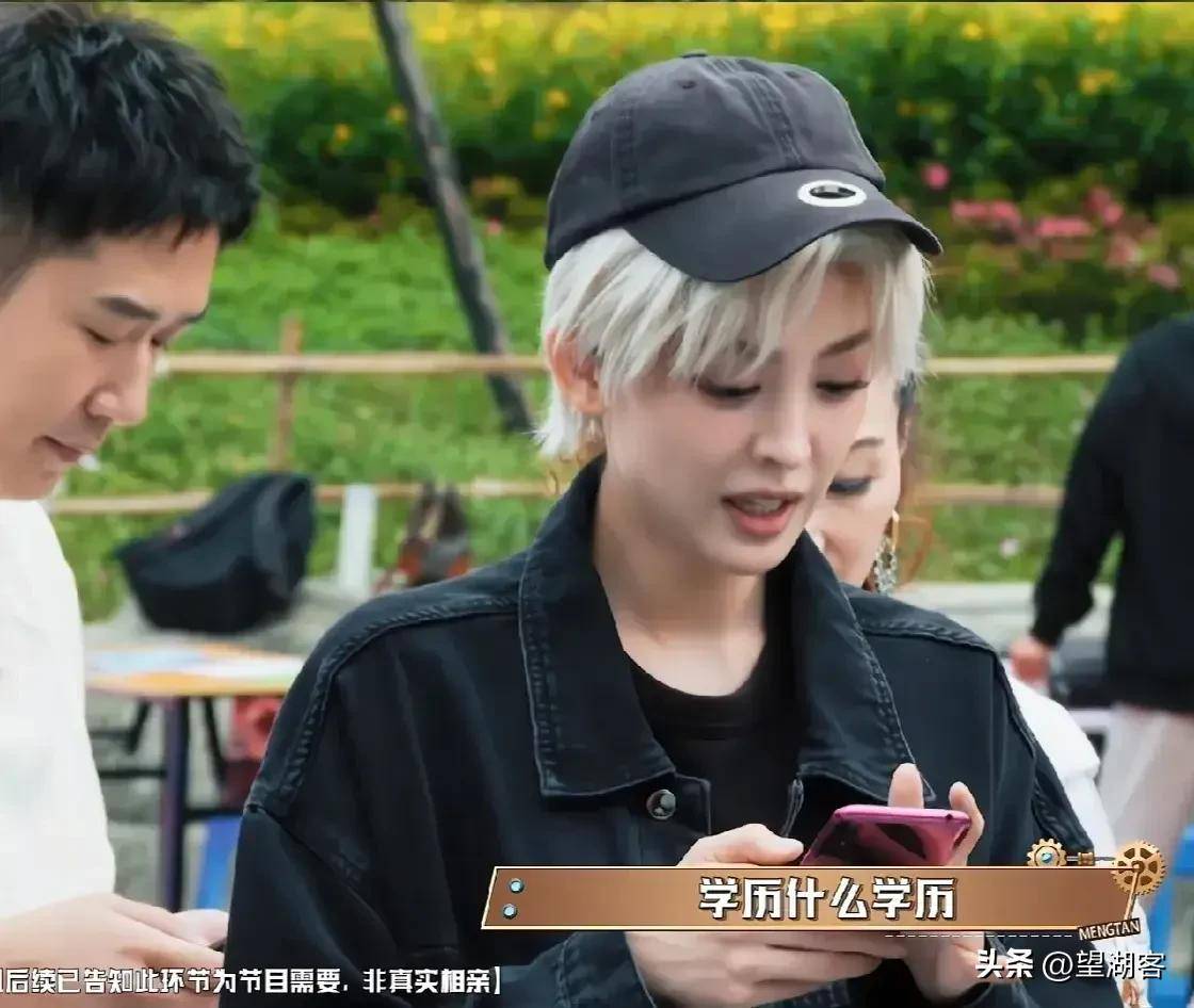 只要是长得好看的,不管男女,比如古力娜扎,尹浩宇,黄子韬,毛晓彤,一