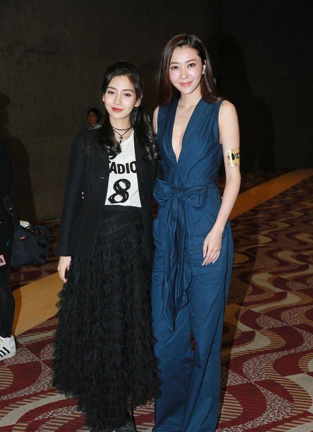 熊黛林和杨颖同框看出高下,穿v领连体裤潇洒霸气,美得挺高级_设计