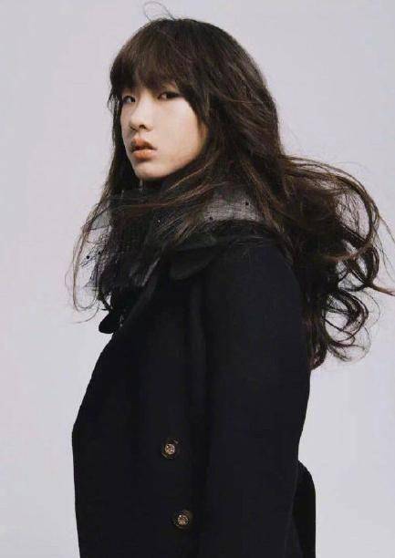 小s女儿拍杂志照表现力惊人,又一"厌世脸"横空出世_许曦文_审美_照片