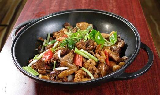 调料:大葱6克,姜5克,料酒25克,盐15克,鸡油15克,味精5克,香油5克辅料