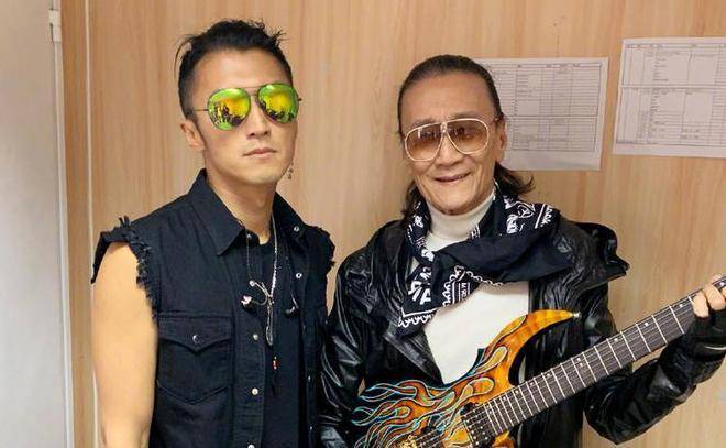 脸颊凹陷身形消瘦,一旁郑少秋越老越帅_狄波拉_生活_时候