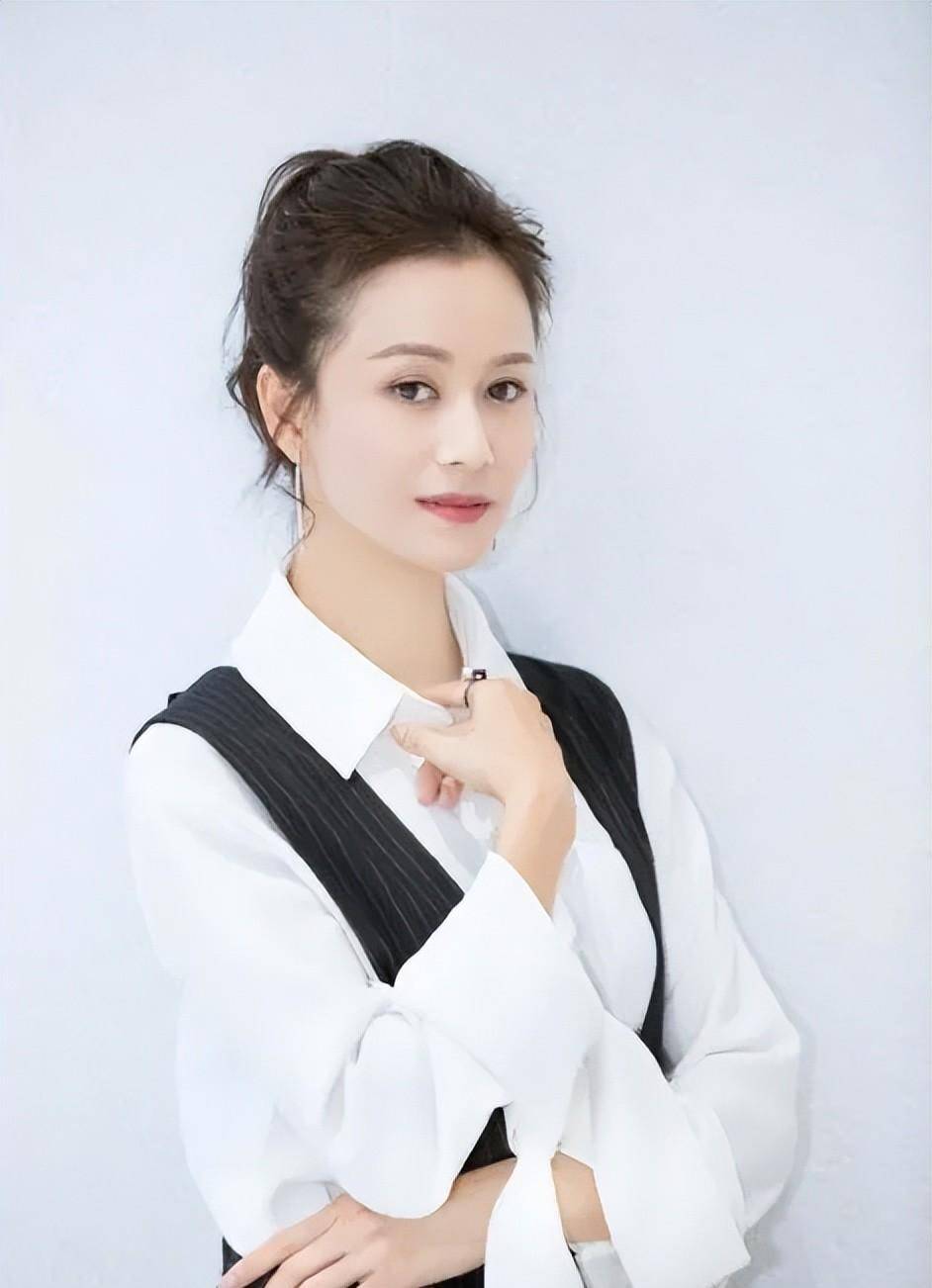 倪虹洁:拍衣服策划走红,家人嫌弃20年还欠前夫几千万_生活_演艺_机会