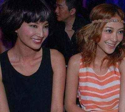 应采儿教育闺蜜郑希怡如何带娃,网友:还是教教你老公吧!