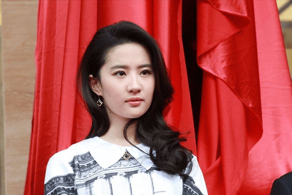 刘亦菲曾在美国求学期间遭到了校园霸凌_问题_女生_尊严