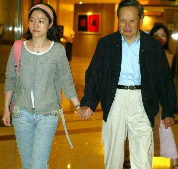 杨振宁对翁帆说：我去世后，鼓励你再婚，翁帆十三字回复让人动容-杨振宁和翁帆离婚