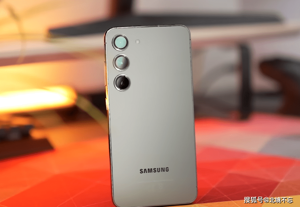 三星妥协,"超频版"骁龙8gen2 ip68,168g轻薄旗舰突降1400元_galaxys