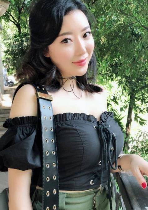 因刘强东爆红的蒋娉婷,魔鬼身材实属"炸裂",网友:想低调都难!