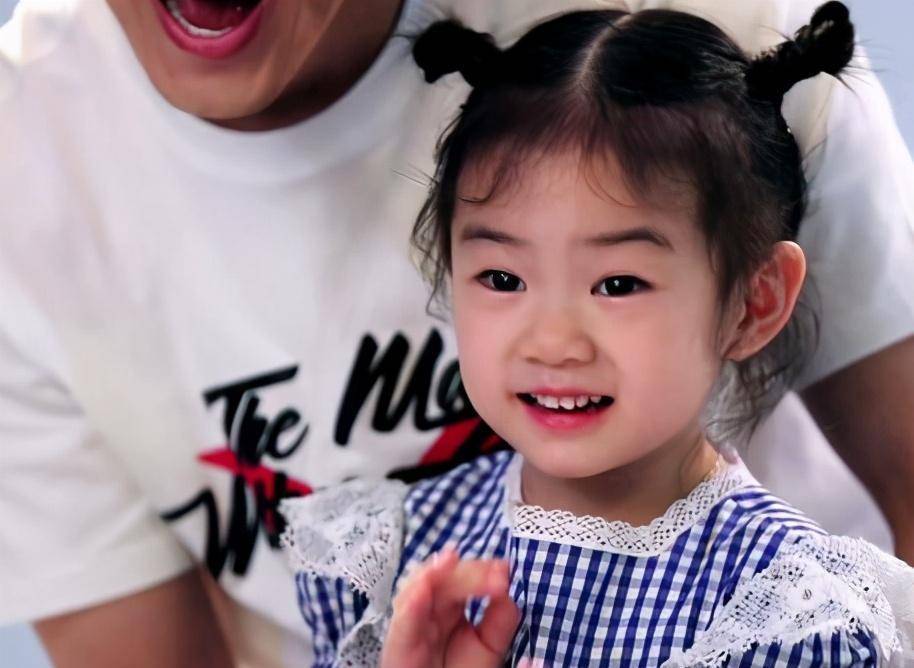 戚薇李承铉女儿lucky谐音"李love戚"不算什么,曾用名才是一绝_名字