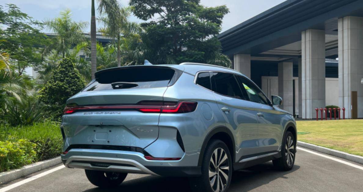 天青色实车质感不俗,6月19日上市,宋plus dm-i冠军版到店实拍_搜狐