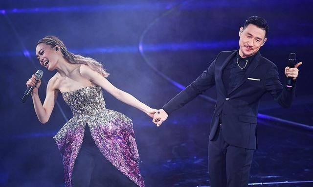 容祖儿演唱会第12场,刘德华惊喜现身,歌迷们赚大了_嘉宾_开心_一手