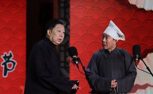 戴志诚在和姜昆搭档之前,是跟这位演员一起说相声的_郑健_演出_观众