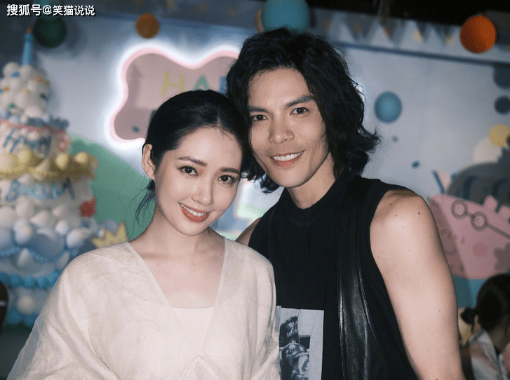 向佐晒视频:郭碧婷素颜出镜气质佳,小奶黄拍手唱歌好可爱!