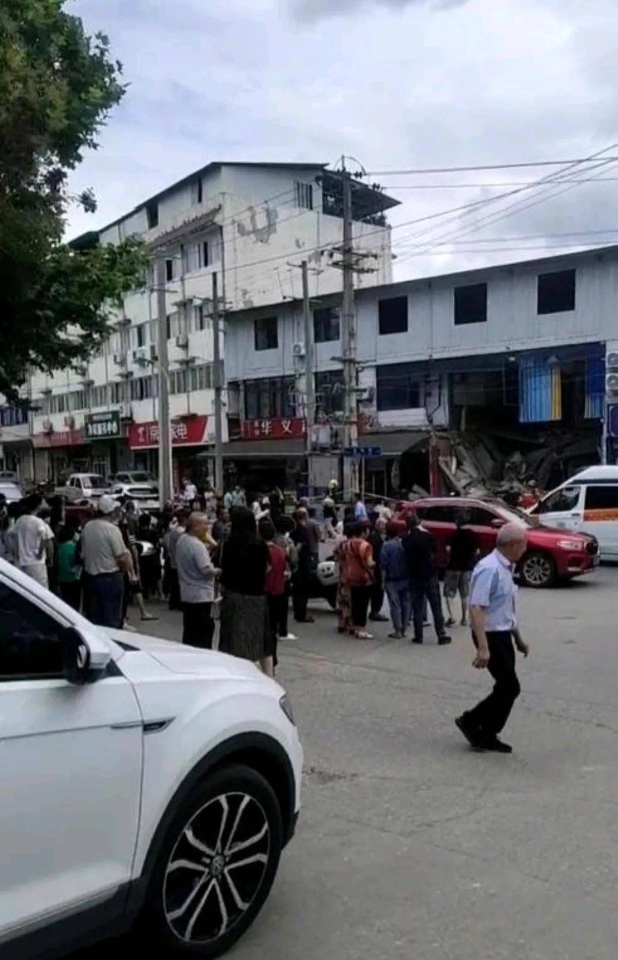 绵阳大货车出车祸图片