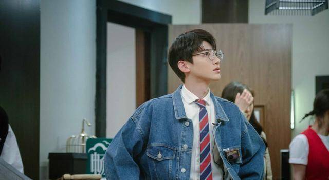 娱乐点评:赵丽颖,刘宇宁,白敬亭,曾舜晞,林雨申,古力娜扎_公司_资源