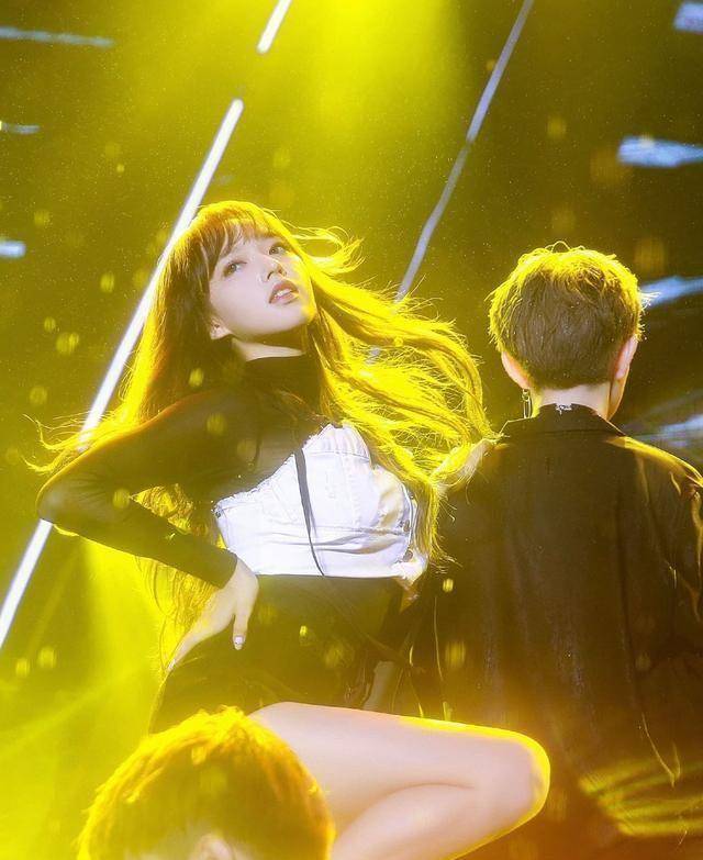 程潇近照神颜不在,被批头秃明显下巴变歪_皮肤_网友_模样