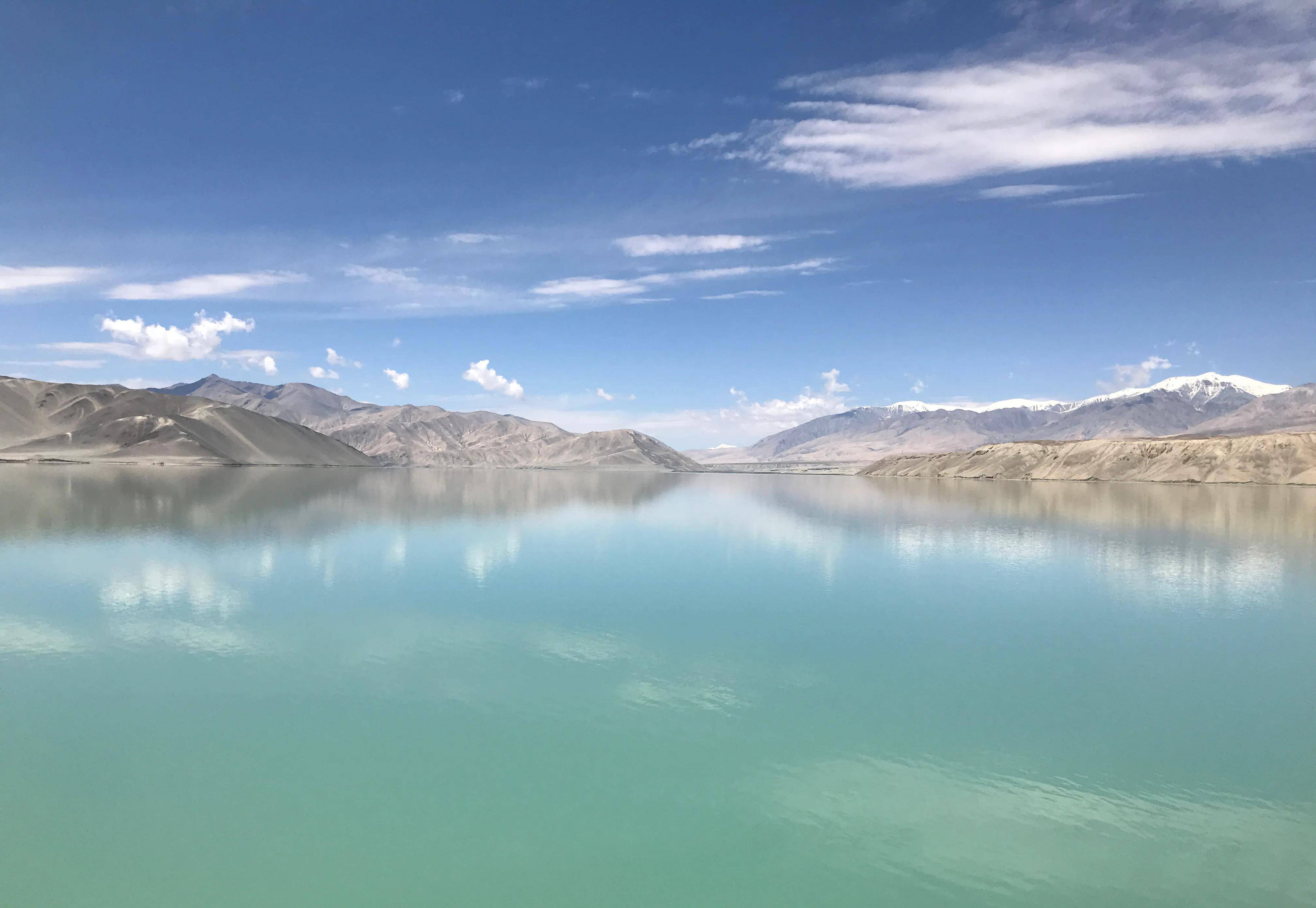 过了白沙湖,继续沿中巴友谊公路即314国道向南行驶约60公里1个小时的