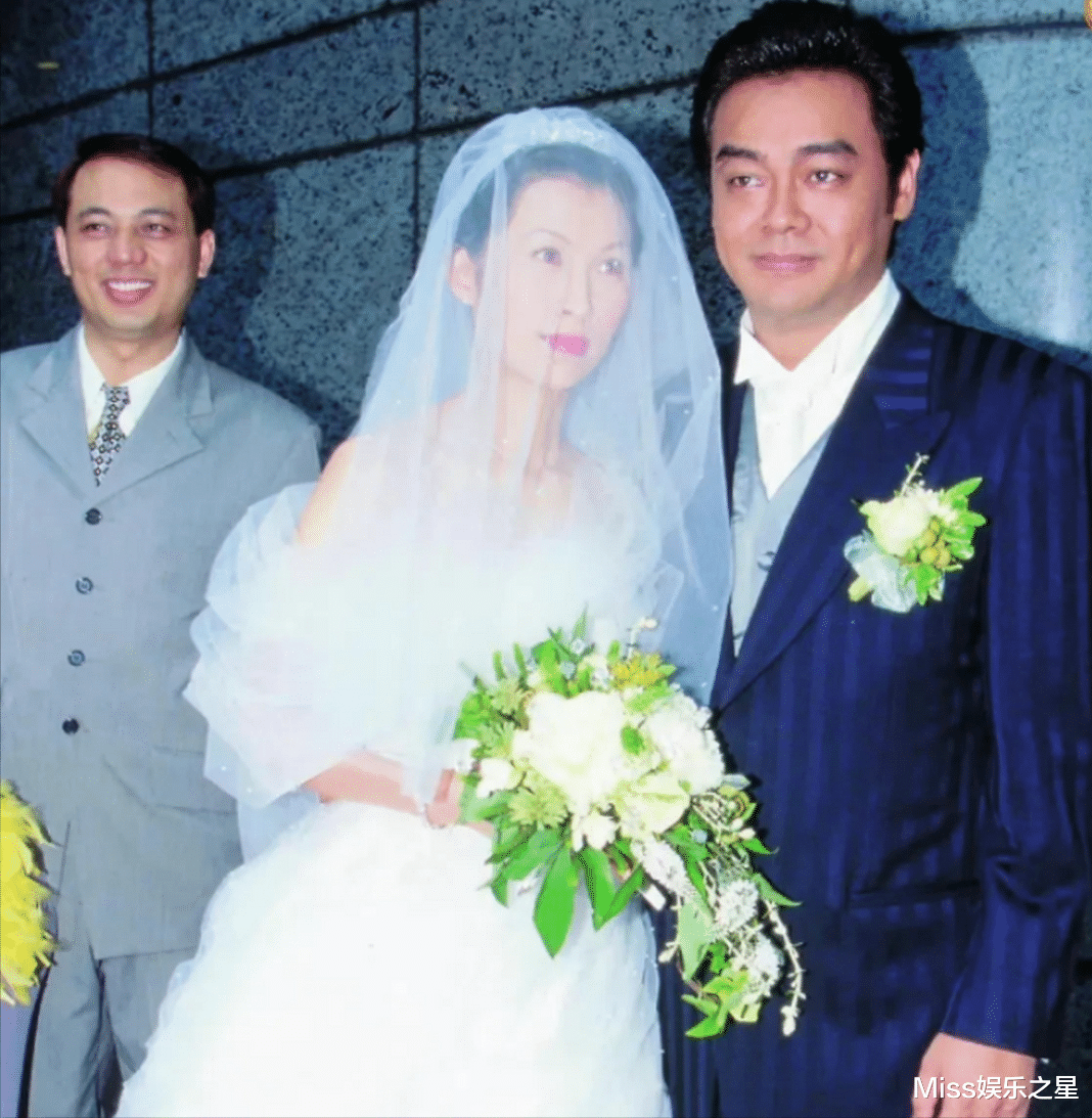 "模范老公"刘青云,花光积蓄办婚礼,让妻子身穿水晶婚纱结婚_郭蔼明