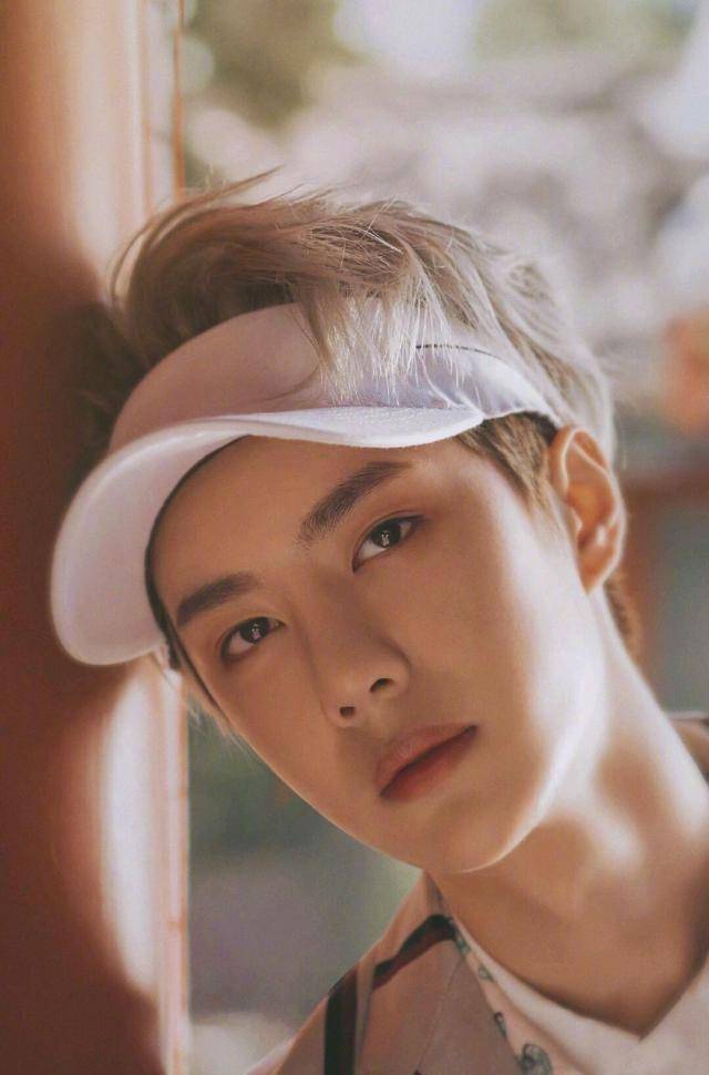 艺人新媒体指数榜,杨紫,王一博肖战包揽前三,邓伦李现挤进前五_演技