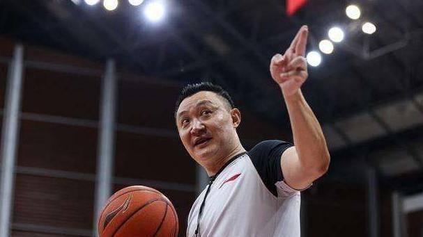 闫军被cba禁赛?确定缺席第三阶段季后赛有望复出_比赛_裁判_赛场