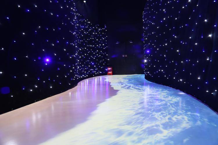 沉浸式全息投影:未来教育,娱乐的重要展示技术引领新生活方式_虚拟