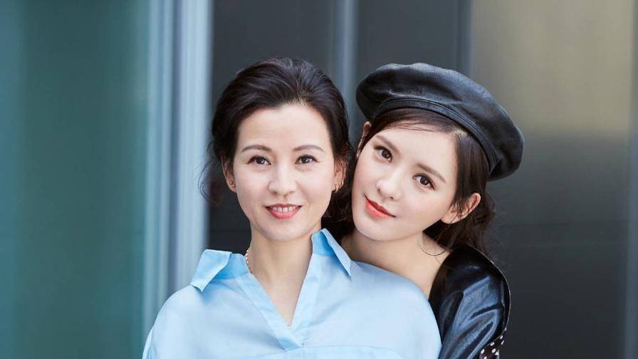 有种"相似"叫杨幂和妈妈,看到张予曦母亲后,秒懂啥叫复制黏贴_自然