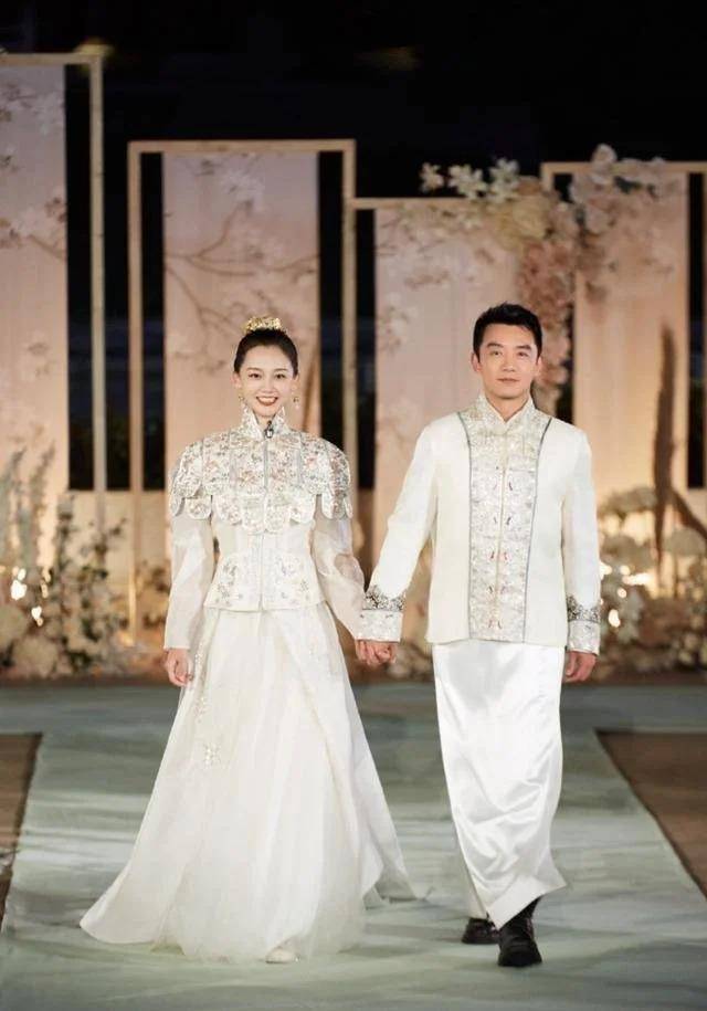 苗苗被曝早产诞下三胎女儿,做臀位手术已出院,孩子疑似仍在医院_郑凯