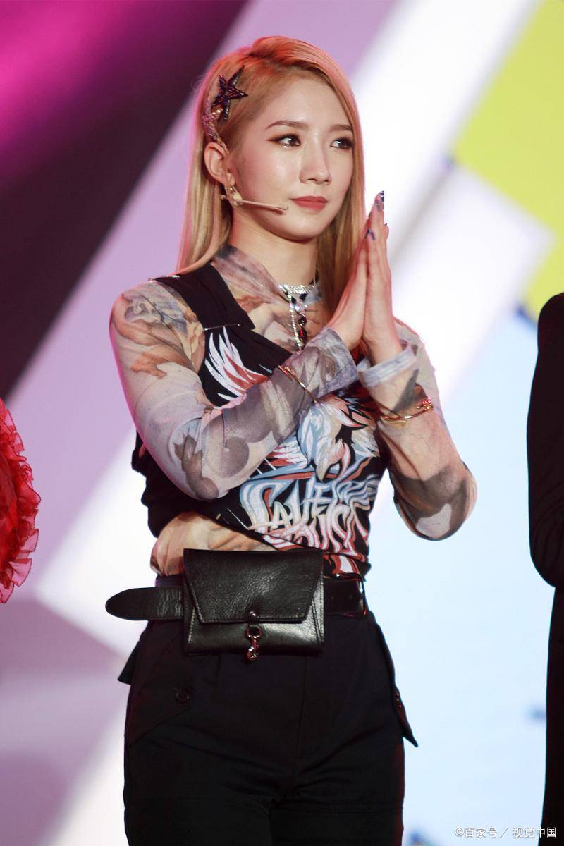 孟美岐演唱会门票两天都没卖完,这就是不爱惜自己羽毛的下场!