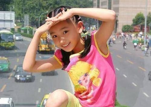 娱乐圈唯一考入清华大学的童星,智商颜值均在线,名副其实的校花_叶子